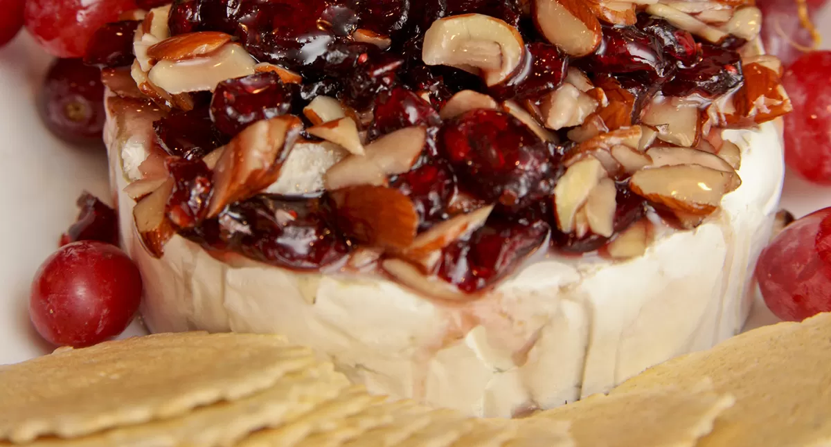 Cranberry Horseradish Brie and Crackers